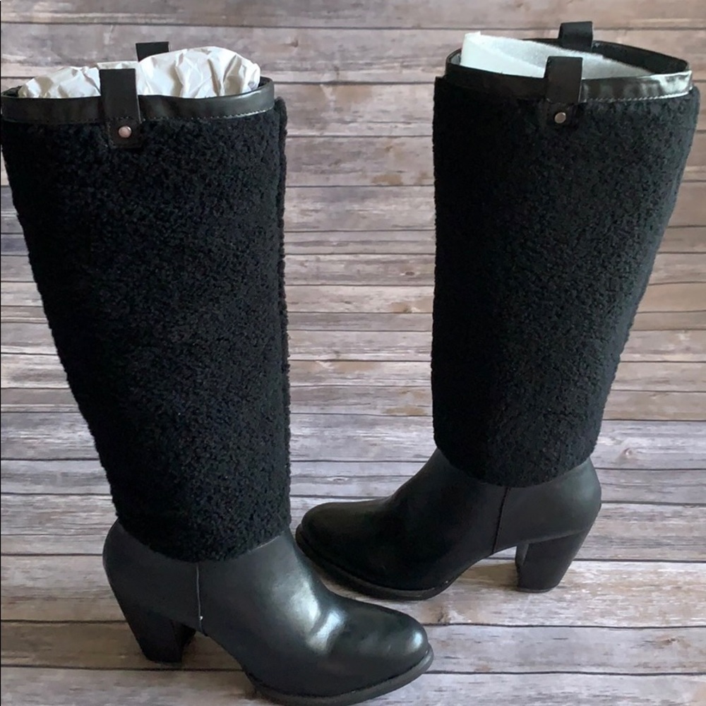 UGG Australia Ava Exposed Fur Black Boots